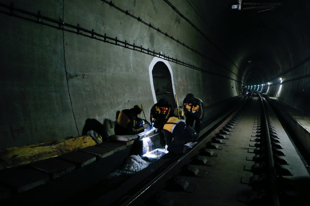 曹县铁路运营隧道病害现状